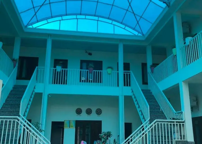 Hoa Ban Hotel *